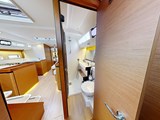 Jeanneau 440 Sun Odyssey - guest shower room and head